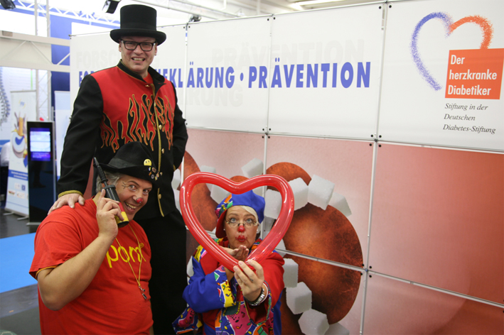 Ein Herz für Stiftungen - Clown Pom und sein Team am Stand der DHD, Foto: Katrin Hertrampf © 